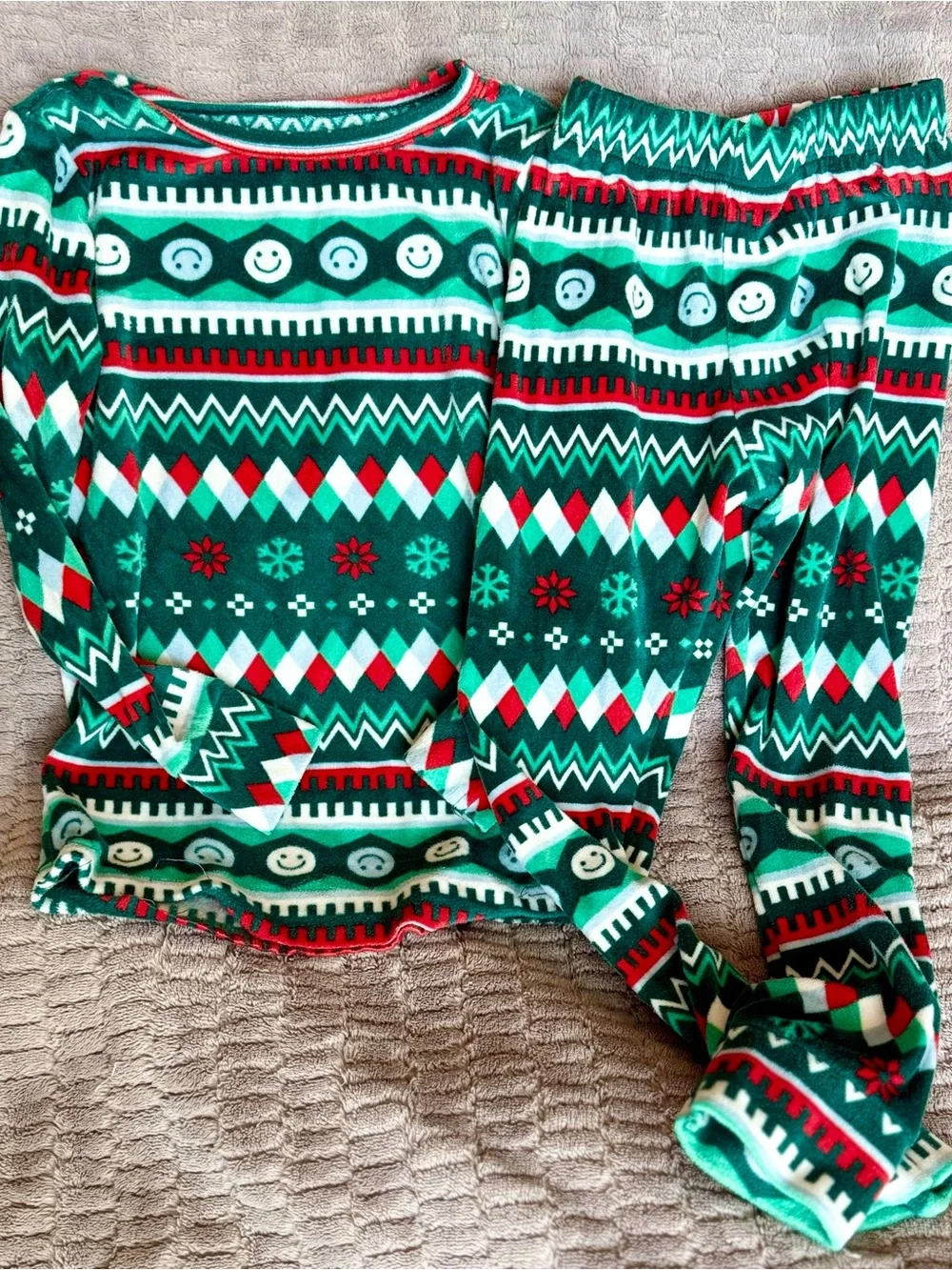 Cat & Jack Cream Popcorn & Green Holiday Patterned Kids Pajama Set
